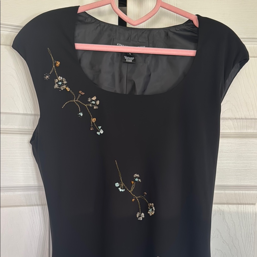 Jones New York Black slevrss  Dress with Floral Embroidery & stone detail - Picture 4 of 10